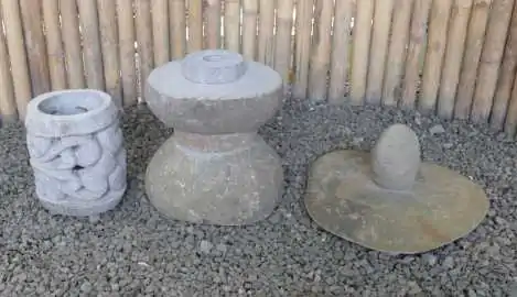 Artikelbild 2 des Artikels “Japanisch inspirierte Gartenlaterne | 50cm | Naturstein (Flussstein) “
